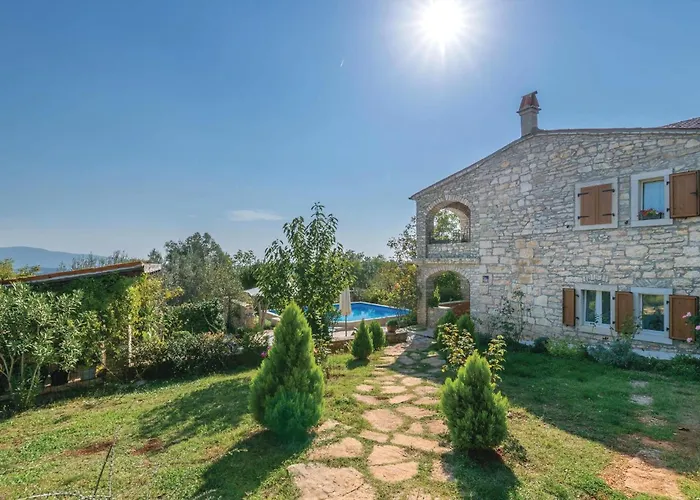 Beautiful Home In Rakalj