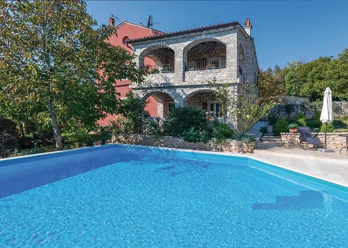 Beautiful Home In Rakalj